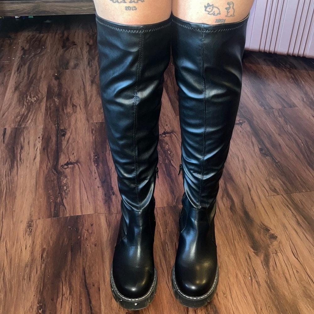 Black boots wear twices